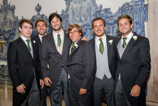 Learn how to choose ties for groomsmen