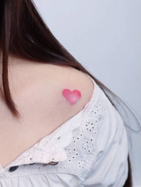 Tatuaje de corazón en el hombro: 25 ideas para inspirarte