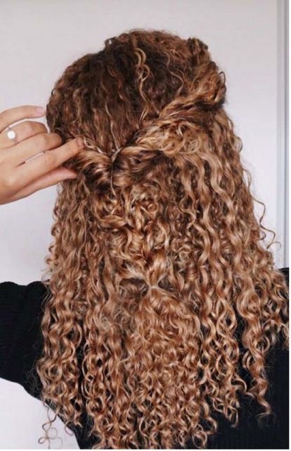 Easy Hairstyles for Curly Hair – DIYs with Step by Step!