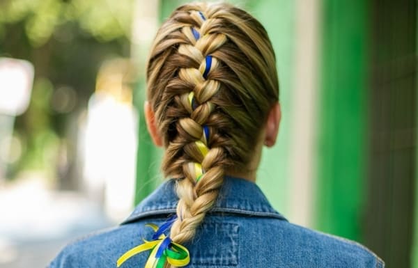 Trenza con cinta: ¡30 hermosas inspiraciones y paso a paso!