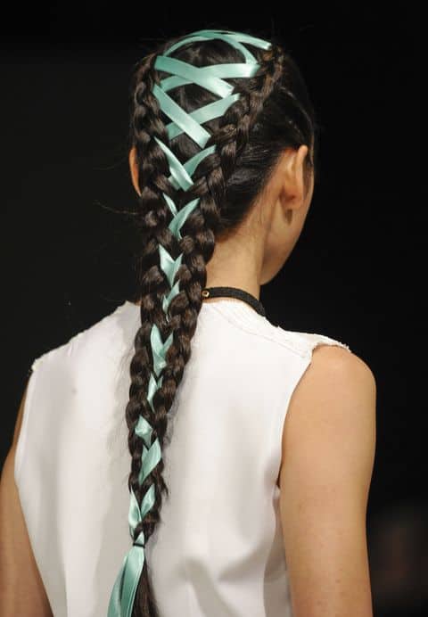 Trenza con cinta: ¡30 hermosas inspiraciones y paso a paso!