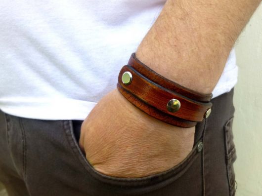 Bracciale in pelle da uomo: i 70 modelli più eleganti di sempre!