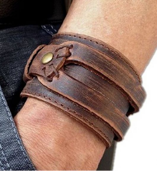 Bracelet en cuir pour homme – Les 70 modèles les plus stylés de tous les temps !