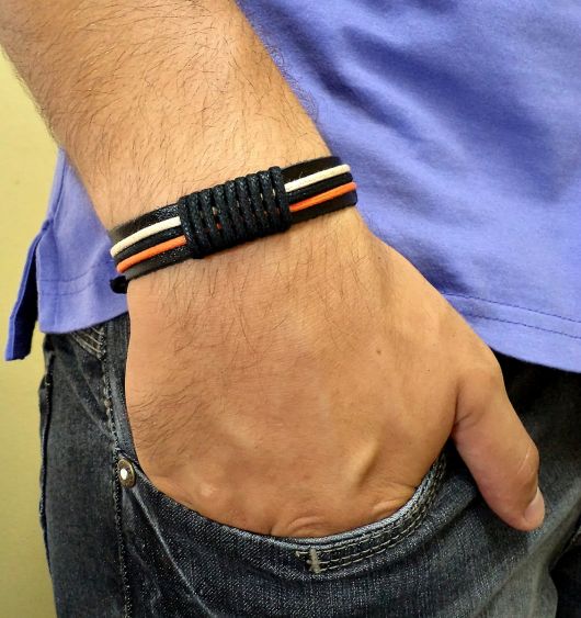 Bracelet en cuir pour homme – Les 70 modèles les plus stylés de tous les temps !