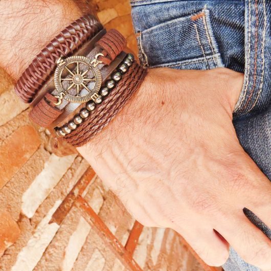 Bracciale in pelle da uomo: i 70 modelli più eleganti di sempre!