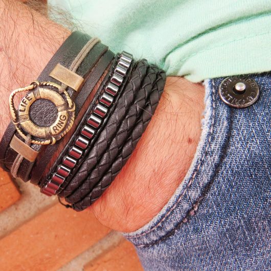 Bracciale in pelle da uomo: i 70 modelli più eleganti di sempre!