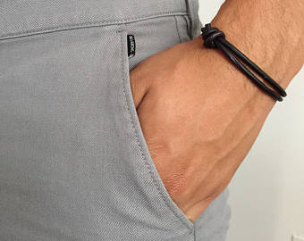 Bracciale in pelle da uomo: i 70 modelli più eleganti di sempre!