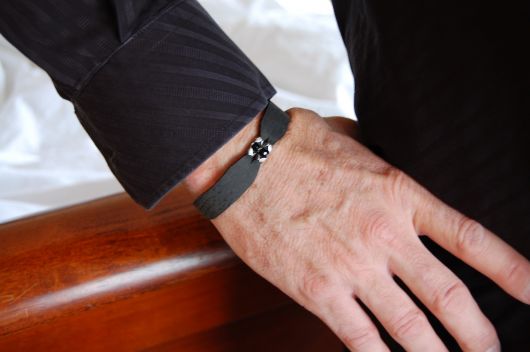 Bracciale in pelle da uomo: i 70 modelli più eleganti di sempre!