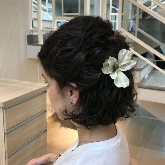 Flower for Hair – 42 Beautiful Ways to Wear & Hairstyle Tips!
