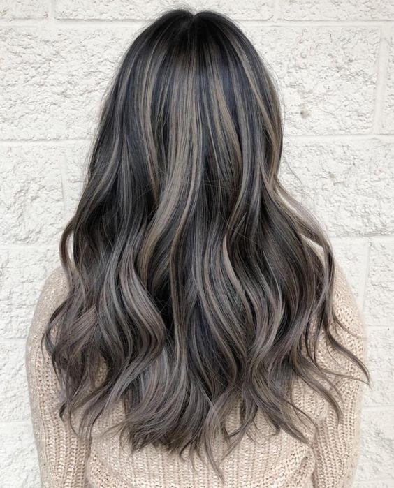Dark Ash Blonde – 30 cheveux tendance inspirants!