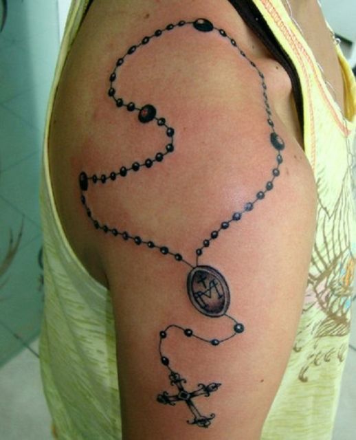 Rosary Tattoo: Meaning, tips and 70 amazing ideas!