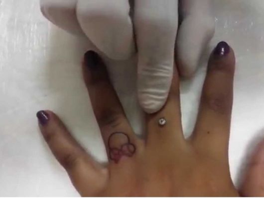 Piercing en el dedo: cómo colocarlo, consejos y cuidados