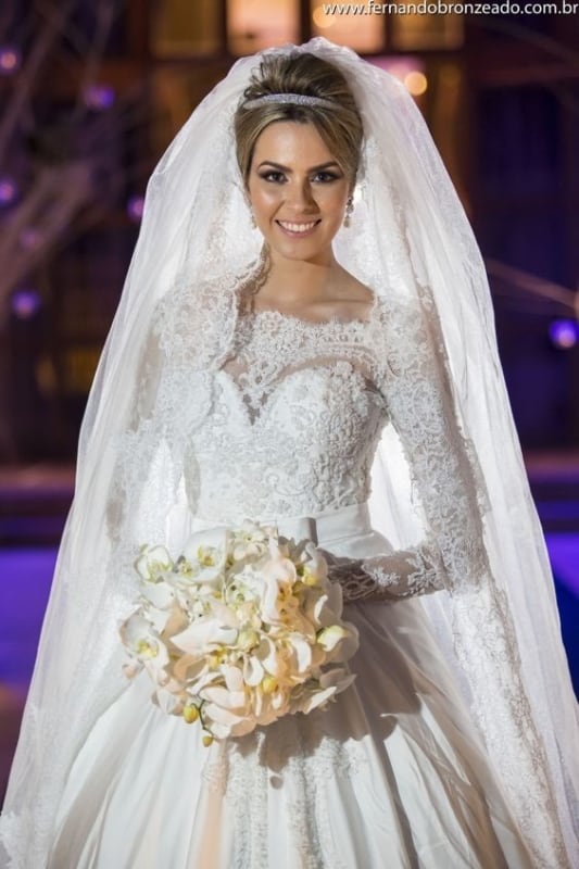 Wedding Veil – How to wear it? + 10 different types and models!