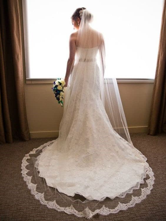 Wedding Veil – How to wear it? + 10 different types and models!