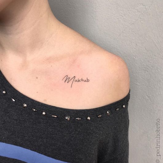 Tatuaggio Maktub: cosa significa e 50 ispirazioni incantevoli!