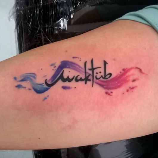 Maktub Tattoo – Ce que cela signifie et 50 inspirations enchanteresses !