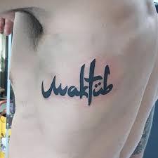 Maktub Tattoo – Ce que cela signifie et 50 inspirations enchanteresses !