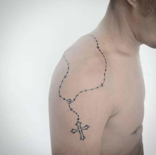 Tatuaggio spalla maschile: 80 fantastiche idee per trarre ispirazione!