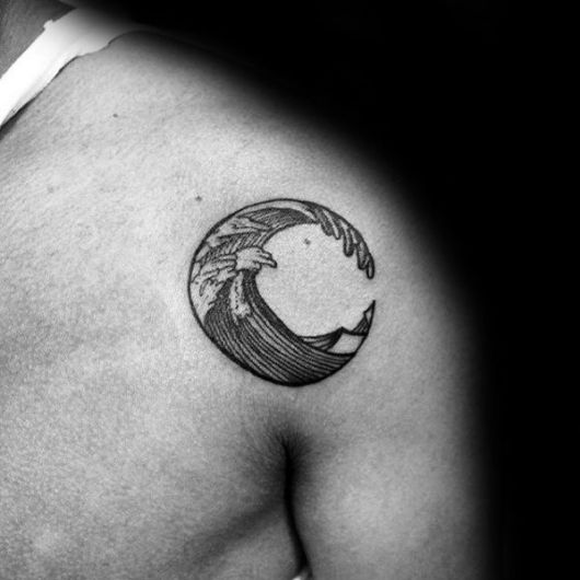 Tatuaggio spalla maschile: 80 fantastiche idee per trarre ispirazione!