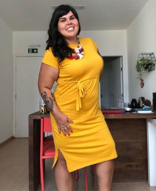 Come indossare un vestito giallo? - Suggerimenti e look per il tuo giorno per giorno!