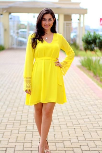¿Cómo llevar vestido amarillo? – ¡Consejos y looks para tu día a día!