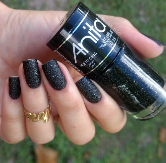 Vernis à ongles noir : +71 ongles parfaits et comment l'appliquer !【2022】