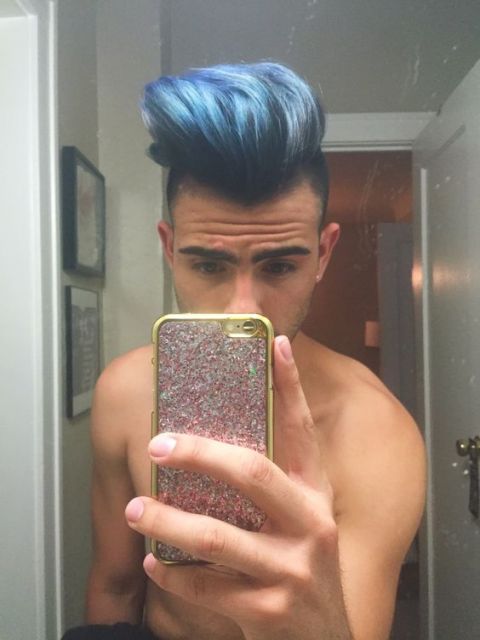 30 Extremely Stylish Blue Hair Models for Men to Inspire!