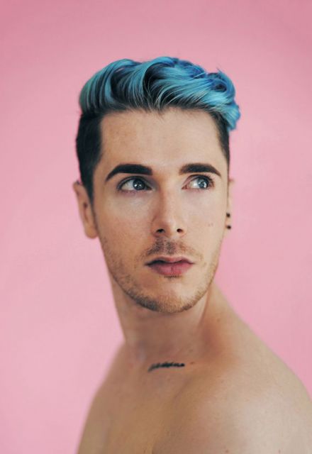 30 Extremely Stylish Blue Hair Models for Men to Inspire!