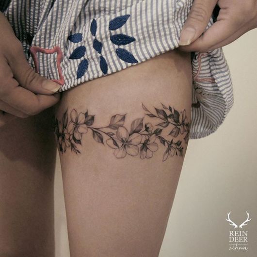 71 belles idées de tatouage de cuisse féminine et soins principaux!