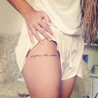 71 belles idées de tatouage de cuisse féminine et soins principaux!