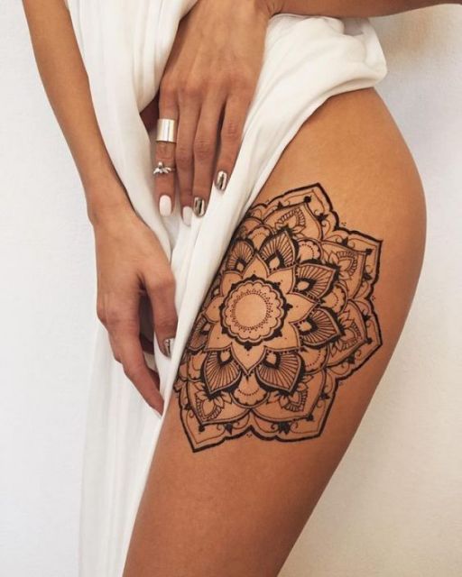 71 belles idées de tatouage de cuisse féminine et soins principaux!