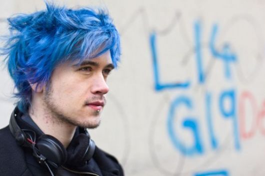 Cheveux bleus pour hommes : 30 inspirations avec des nuances étonnantes pour les hommes !