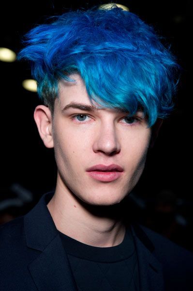 Men's blue hair: 30 inspirations with amazing shades for men!