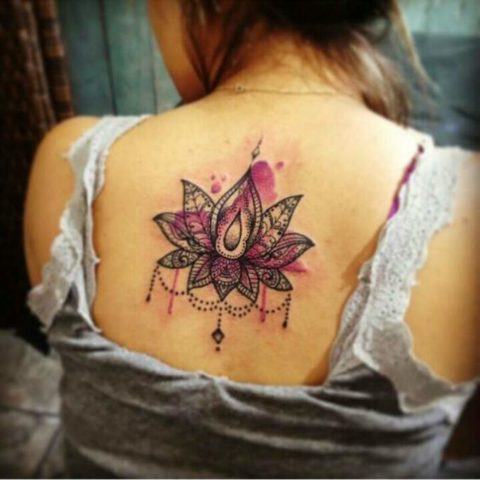 Tatouage de fleur de lotus - Quelle est sa signification et 58 idées passionnées !