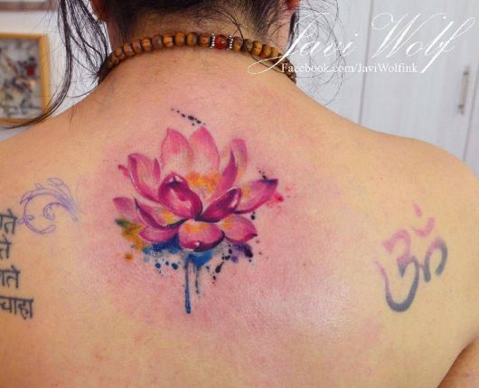 Tatouage de fleur de lotus - Quelle est sa signification et 58 idées passionnées !