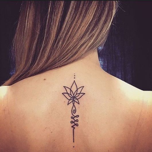 Tatouage de fleur de lotus - Quelle est sa signification et 58 idées passionnées !