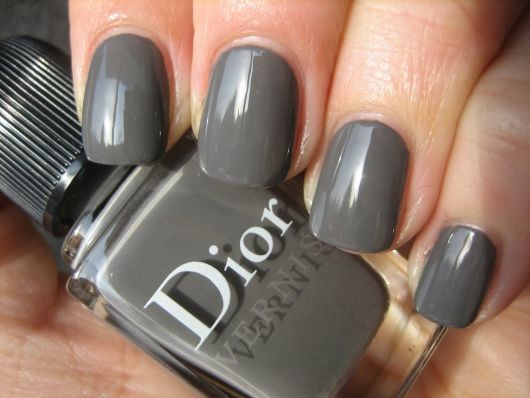 Esmalte de uñas gris: ¡Consejos de marcas y 45 fotos de uñas decoradas!