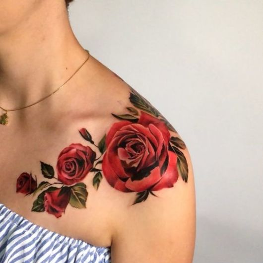 Tatouage fleur sur l'épaule - 54 tatouages ​​parfaits et de beaux dessins !