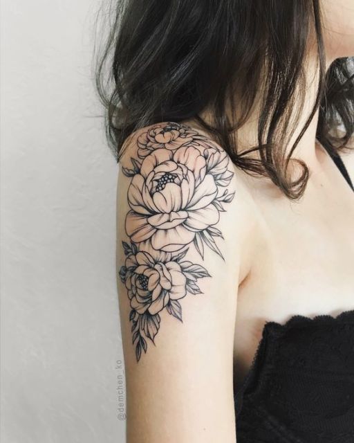 Tatouage fleur sur l'épaule - 54 tatouages ​​parfaits et de beaux dessins !