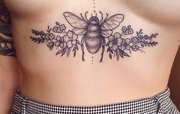 Tatuaggio sotto il seno - 35 bellissime idee per tatuaggi sotto il seno!