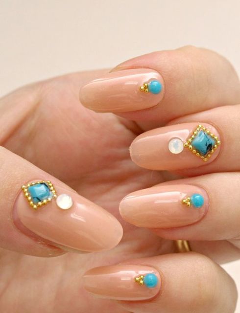 Unghie con pietre – 68 meravigliose ispirazioni per decorare le tue unghie!