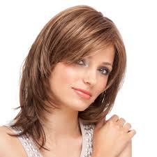 Taglio di capelli medio per le donne - 65 ispirazioni di tendenza!
