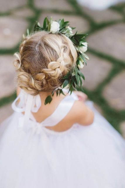 Coiffures de fille de fleur de mariage - Les 44 idées les plus mignonnes!