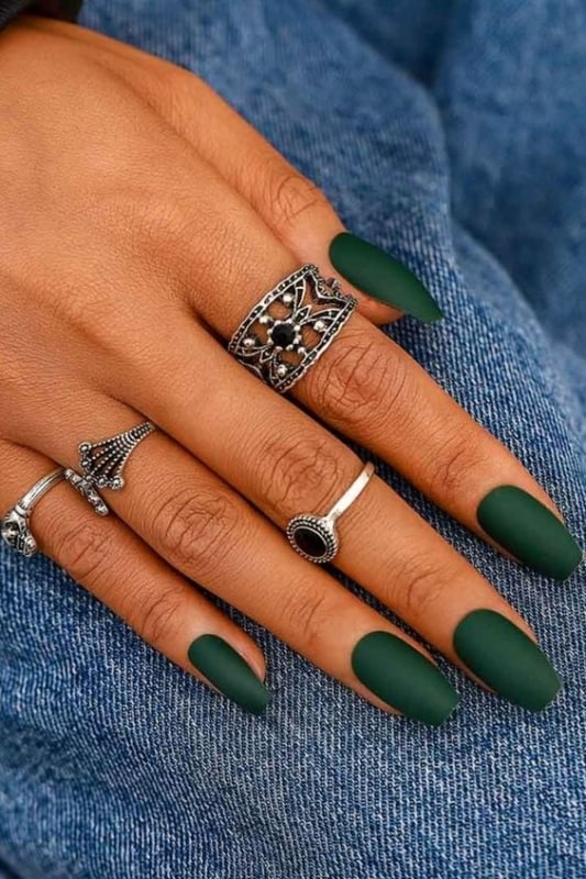 Ongles verts – 30 idées magnifiques pour utiliser du vernis à ongles vert !