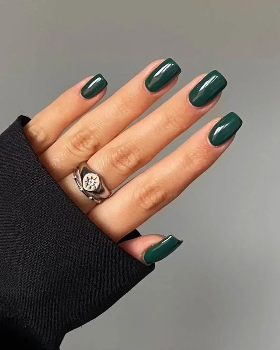 Ongles verts – 30 idées magnifiques pour utiliser du vernis à ongles vert !