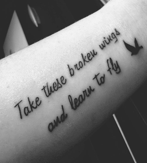 Quote tattoos on the arm – 45 perfect inspirations for tattooing!