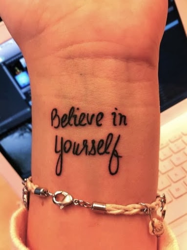 Quote tattoos on the arm – 45 perfect inspirations for tattooing!