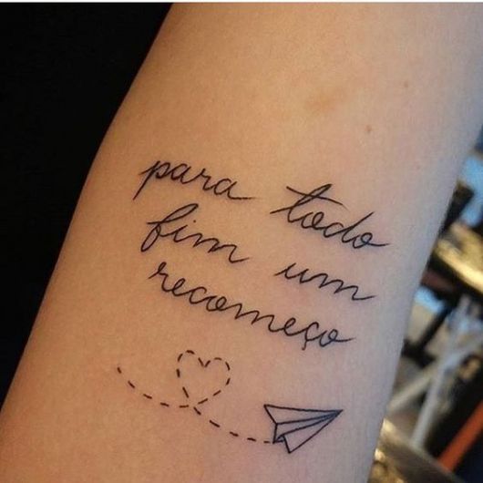 Cita tatuaggi sul braccio – 45 ispirazioni perfette per tatuare!