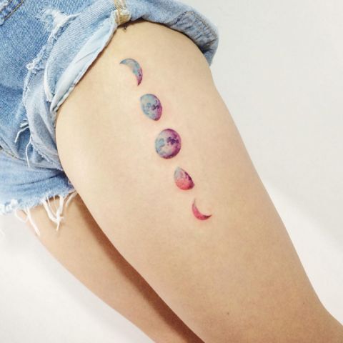 Moon Tattoo – 52 idee appassionate e significati principali!