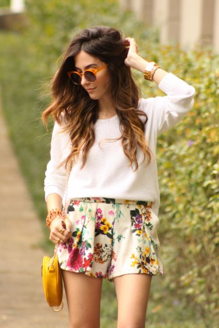 Looks con pantalones cortos floreados: ¡20 consejos para lucir el estampado floral!